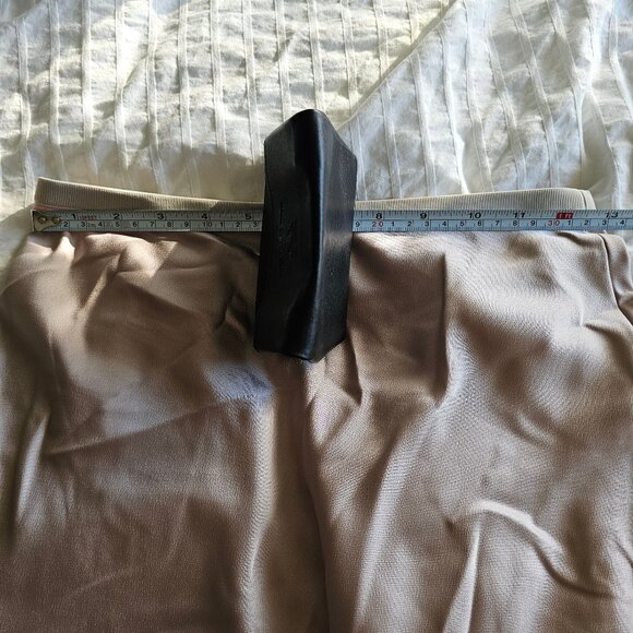 Uniqlo Satin Skirt - 2024 - Natural - Sz XS - NWT - Picture 8 of 9